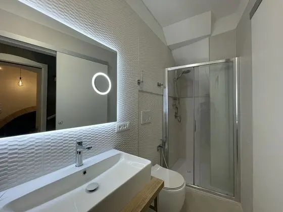 Exclusive Oda, Özel Banyo (Semi-basement)