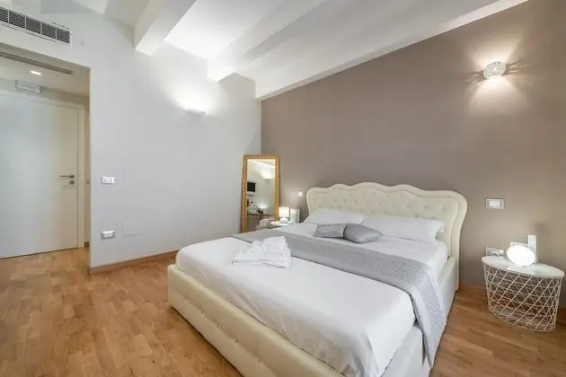 Luxury Tek Büyük Yataklı Oda, Banyolu/Duşlu, Zemin Kat