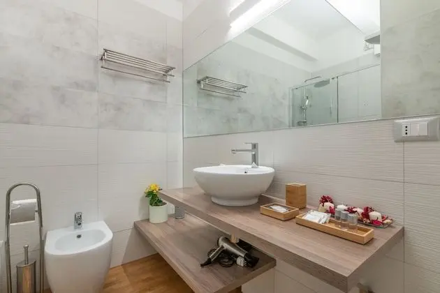 Luxury Tek Büyük Yataklı Oda, Banyolu/Duşlu, Zemin Kat