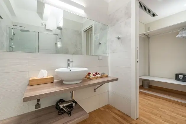 Luxury Tek Büyük Yataklı Oda, Banyolu/Duşlu, Zemin Kat