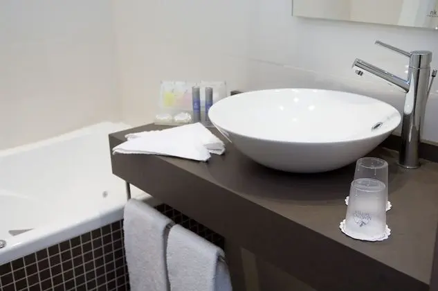 Comfort Tek Büyük veya İki Ayrı Yataklı Oda