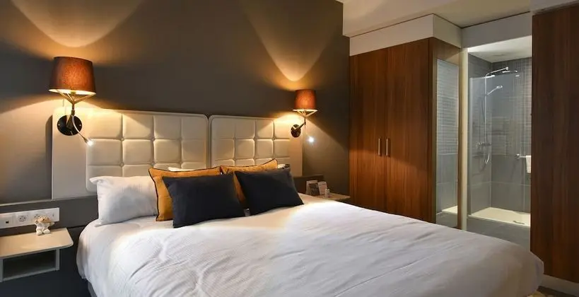 Superior Tek Büyük veya İki Ayrı Yataklı Oda