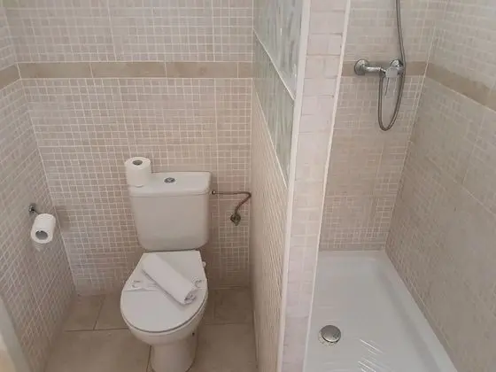 Economy Üç Kişilik Oda, Özel Banyo