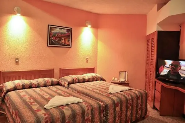 Standard Oda (3 Double Beds)