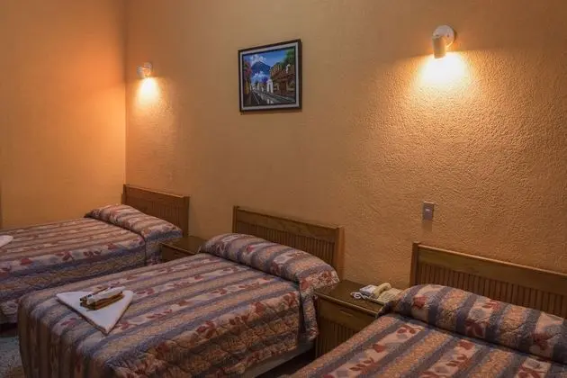 Standard Oda (3 Double Beds)