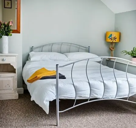 Standard Tek Büyük Yataklı Oda, Banyolu/Duşlu, Bahçe Manzaralı (The Martlet Room)