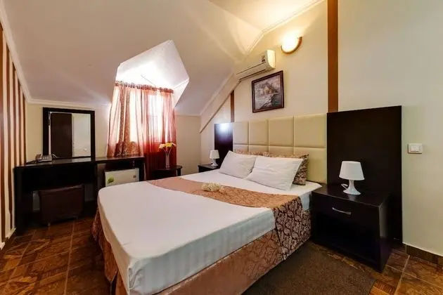 Comfort Tek Büyük veya İki Ayrı Yataklı Oda