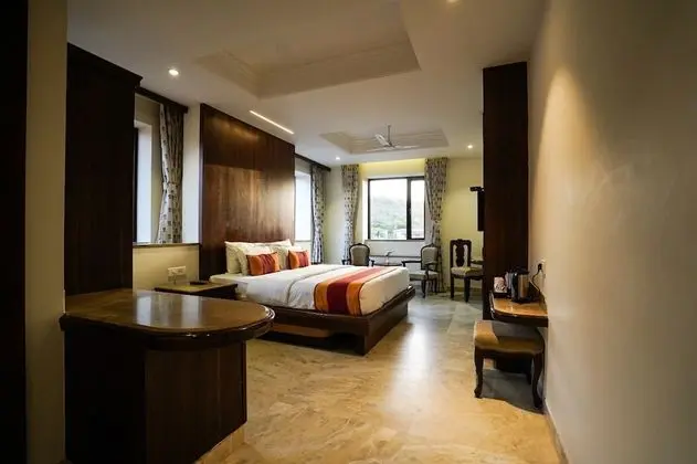 Luxury Oda