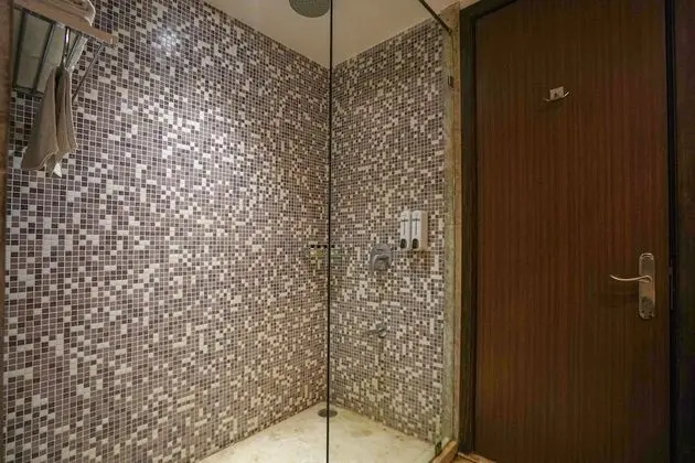 Luxury Oda