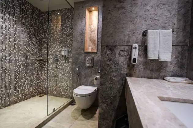 Luxury Oda