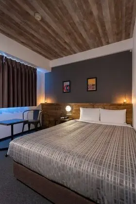 Tek Büyük Yataklı Oda, Sigara İçilmez