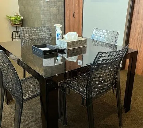 Üç Kişilik Oda, Sigara İçilmez (Uduki)