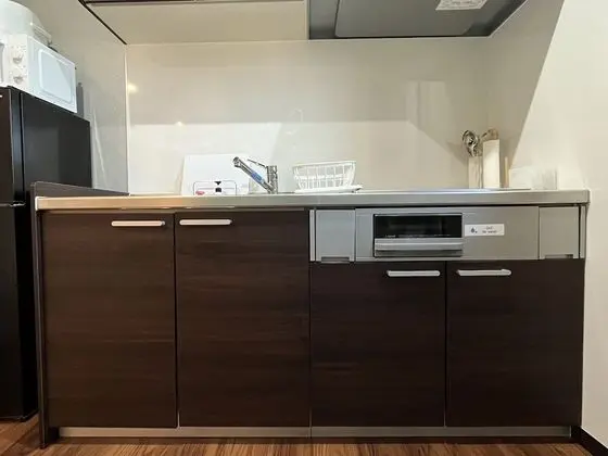 Üç Kişilik Oda, Sigara İçilmez (Uduki)
