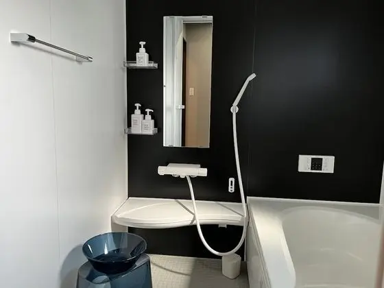 Üç Kişilik Oda, Sigara İçilmez (Uduki)
