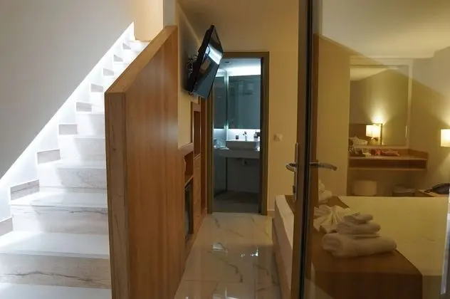 Üç Kişilik Oda