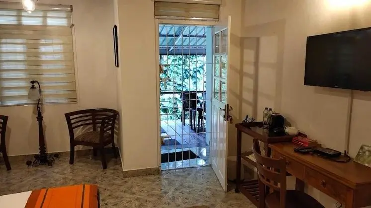 Deluxe Tek Büyük Yataklı Oda (with Wooden Deck)