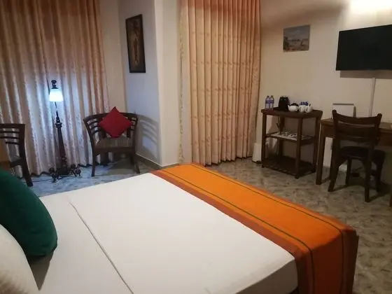 Deluxe Tek Büyük Yataklı Oda (with Wooden Deck)
