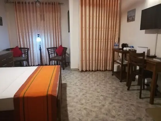 Deluxe Tek Büyük Yataklı Oda (with Wooden Deck)