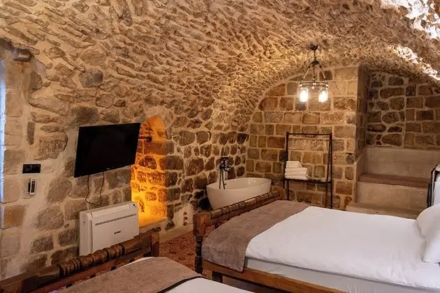 Honeymoon Suite Oda