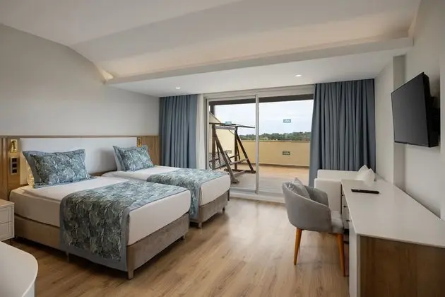 https://images.etstur.com/imgproxy/resize/2560x1440/files/images/hotelImages/etsrooms/1131/Marvida_Family_Eco_20250513094044_0.jpg