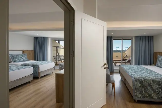 https://images.etstur.com/imgproxy/resize/2560x1440/files/images/hotelImages/etsrooms/1131/Marvida_Family_Eco_20250513094044_1.jpg