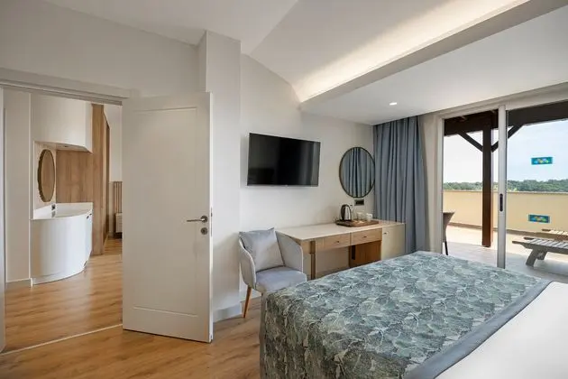 https://images.etstur.com/imgproxy/resize/2560x1440/files/images/hotelImages/etsrooms/1131/Marvida_Family_Eco_20250513094044_4.jpg