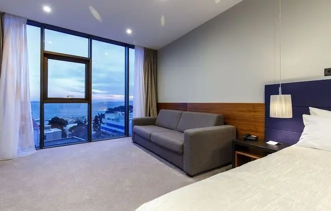 Deluxe Üç Kişilik Oda (sea side view)