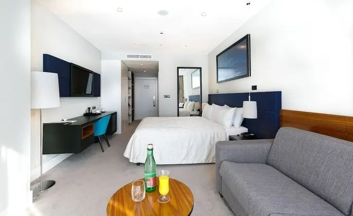 Deluxe Üç Kişilik Oda (sea side view)