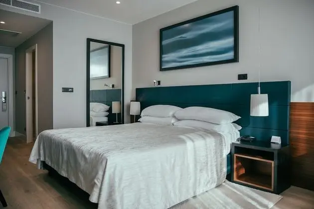 Deluxe Üç Kişilik Oda (sea side view)