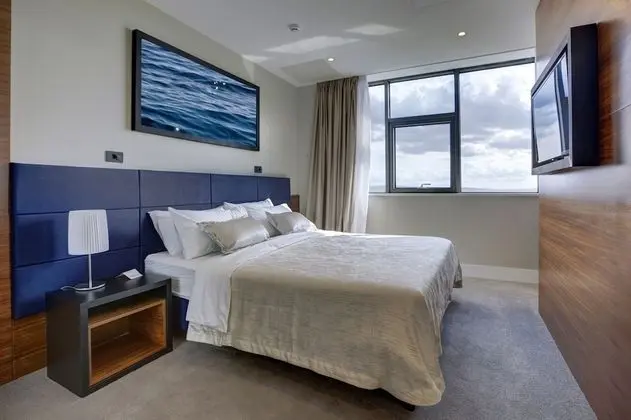Deluxe Üç Kişilik Oda (sea side view)