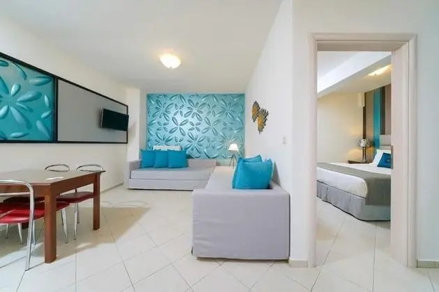 Apart Daire, 1 Yatak Odası, Balkon, Havuz Manzaralı