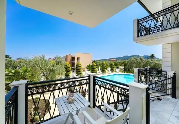 Apart Daire, 1 Yatak Odası, Balkon, Havuz Manzaralı