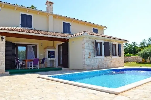 Ev (Mary - with pool - H (8+1))