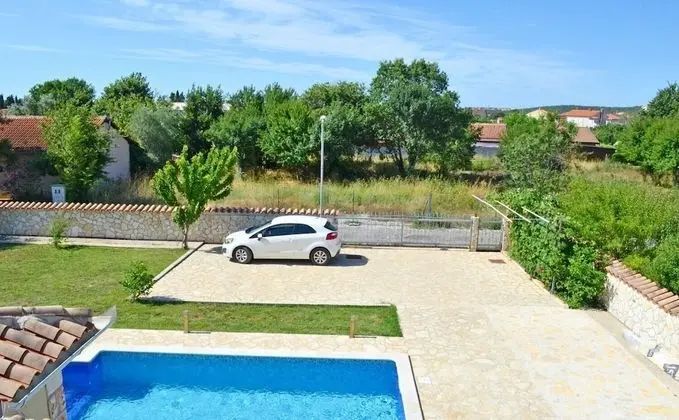 Ev (Mary - with pool - H (8+1))