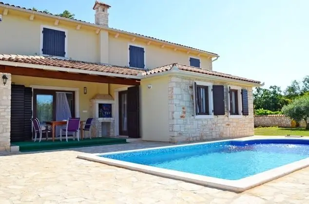 Ev (Mary - with pool - H (8+1))