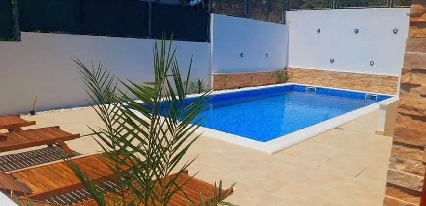Ev (Mary - with pool - H(8))