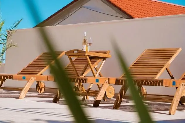 Ev (Mary - with pool - H(8))