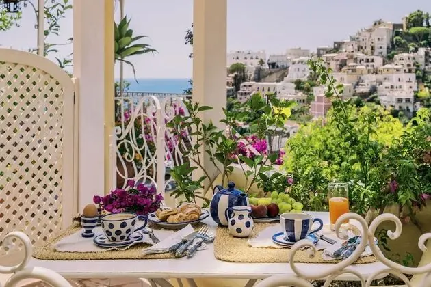 Tek Büyük Yataklı Oda, Kısmi Deniz Manzaralı