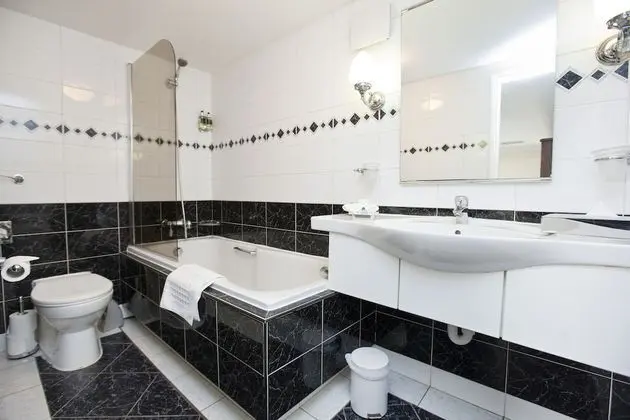 Tek Büyük veya İki Ayrı Yataklı Oda, Bahçe Manzaralı