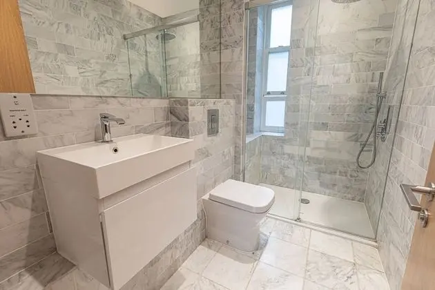 Superior Apart Daire, Banyolu/Duşlu