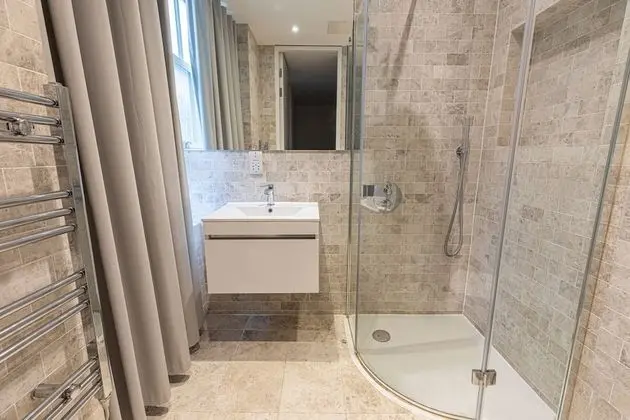 Superior Apart Daire, Banyolu/Duşlu