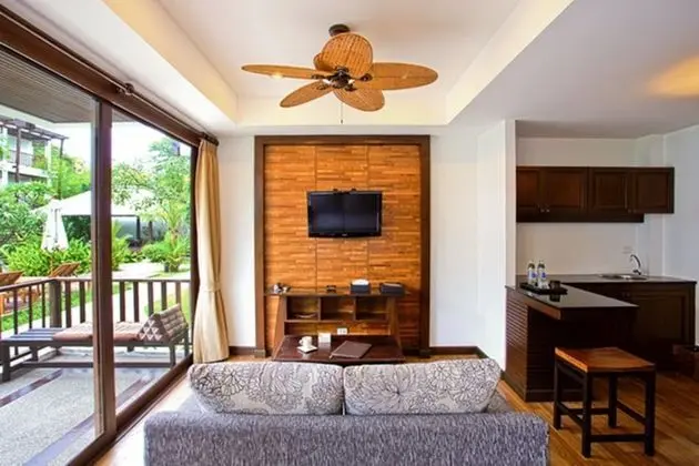 Tropical View Suite