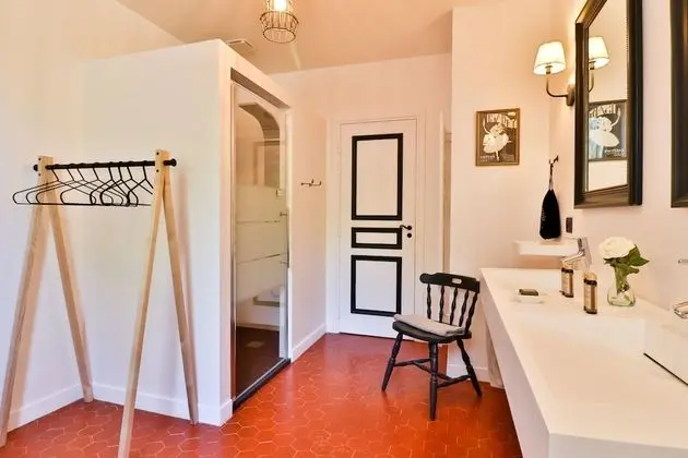 Comfort Tek Büyük Yataklı Oda, Özel Banyo, Bahçe Manzaralı (Bel Arbre)