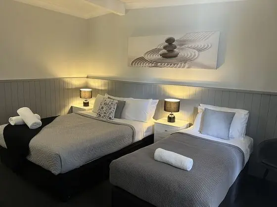 Deluxe Oda, Sigara İçilmez (Deluxe Twin -1 queen and 1 single bed)