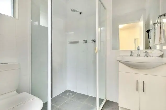 Deluxe Oda, Sigara İçilmez (Deluxe Twin -1 queen and 1 single bed)