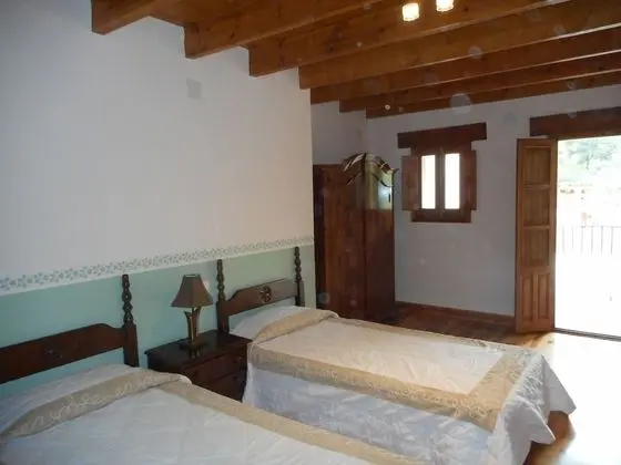 Tek Büyük veya İki Ayrı Yataklı Oda, Dağ Manzaralı