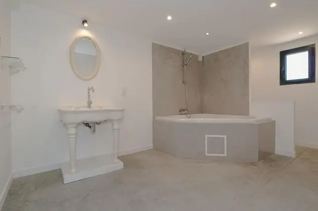 Family Oda, Bahçe Manzaralı