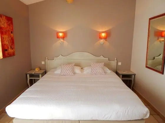 Standard Tek Büyük Yataklı Oda