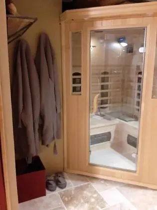 Tek Büyük Yataklı Oda, Sauna
