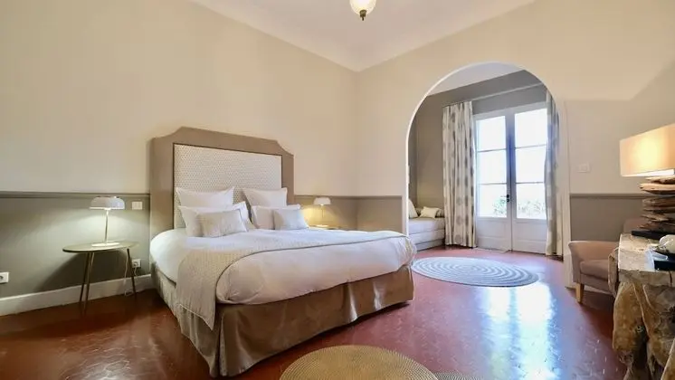 Superior Tek Büyük veya İki Ayrı Yataklı Oda, Teras, Bahçe Manzaralı